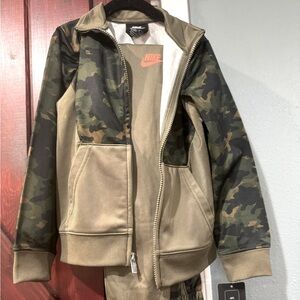 Boys Nike Set NWT size 6